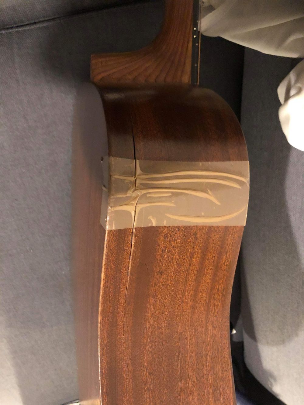 Sprukken Martin guitar – en varm sommer er hård ved akustiske guitarer